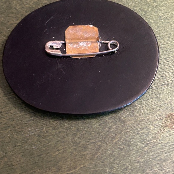 Vintage Russian Signed Hand Painteded Lacquered Pin w Beautiful Winter Scene - Picture 3 of 5